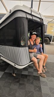 SPACE
Šis ir pirktākais jumta telšu modelis, jo tajā ir jūtams plašums - bērns var nostāties kājās, pieaugušais var ērti pārģērbties.
Visās @jamesbaroud jumta teltīs ir matracis, teleskopiskās trepes, LED lampiņa. Sānu audums ir mitruma necaurlaidīgs, vēja izturīgs.
Tiec pie savas junta telts: balticoverlanders.eu
#rooftoptent #jamesbaroud #rooftoptents