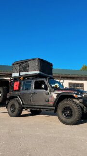 JAMES BAROUD MAGMA
Limitētas sērijas jumta teltis - Odyssey jumta telts, kas pārklāta ar super izturīgu krāsu. Rīgā jau pirmā Magma ir devusies ceļā kopā ar tās saimnieku @jlur.baltic 
ĪPAŠAIS PIEDĀVĀJUMS
Magma cena ir 4700 eur, tagad 3700 eur! Piesaki savu jumta telti, rakstot mums ziņu šeit Instagramā!
#rooftoptents #rooftoptent #balticoverlanders
JAMES BAROUD MAGMA
Limited edition! The Odyssey rooftop tent coated with ultra-durable paint. The first Magma has already hit the road from Riga together with its owner @jlur.baltic
SPECIAL OFFER
Magma price: €4700, now only €3700!
Reserve your rooftop tent by sending us a message here on Instagram!
#rooftoptents #rooftoptent #balticoverlanders