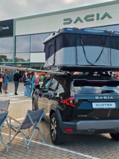 ĢIMEŅU DIENA @dacia.norde 
Šodien kopā ar savu ģimeni cepām pankūkas citām ģimenēm, sarunājāmies par ceļošanu ar Dacia Duster un jumta telti. Ģimenēm bija iespēja doties testa braucienos, iekāpt jumta teltīs, lai saprastu vai šāds ceļošanas veids viņiem patiktu.

🫶🏻 Ceļojiet, draugi, tas paver iespēju ieraudzīt pasaules skaistumu!

Family Day @dacia.norde
Today, together with my family, we made pancakes for other families and talked about traveling with the Dacia Duster and a rooftop tent. Families had the chance to go on test drives, climb into the rooftop tents, and see whether this way of traveling would suit them.

🫶🏻 Travel, friends — it opens up the chance to see the beauty of the world!

#dacia #balticoverlanders #daciaduster #dacianorde #rooftoptent #rooftootents