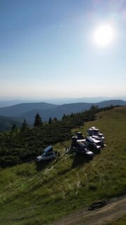 CEĻOŠANA IR PRIVILĒĢIJA
Nav svarīgi, vai dodaties tūkstošiem kilometru tālā piedzīvojumā vai ceļojat pa Latviju. Ceļot uz jumta ir iespēja būt neatkarīgiem. Nav jādomā par viesnīcu rezervāciju, māja vienmēr ir līdzi un ļoti daudz kur ir iespējams nakšņot dabā.

#balticoverlanders #rooftoptent #ceļotuzjumta