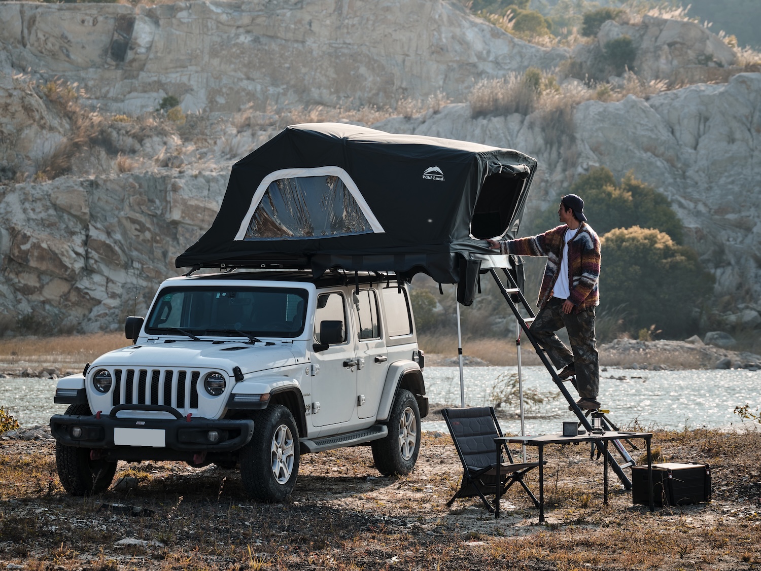 Wild Land Voyager PRO 140 Rooftop Tent - BALTIC OVERLANDERS